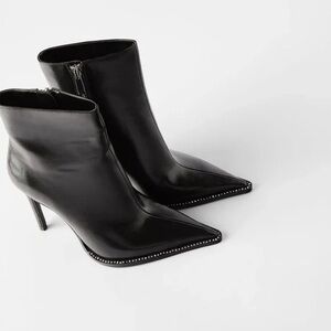 ZARA Black Pointed-Toe Ankle Boots – Size 8
